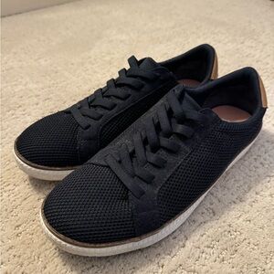 Dr. Scholls Slip on Sneakers in Navy